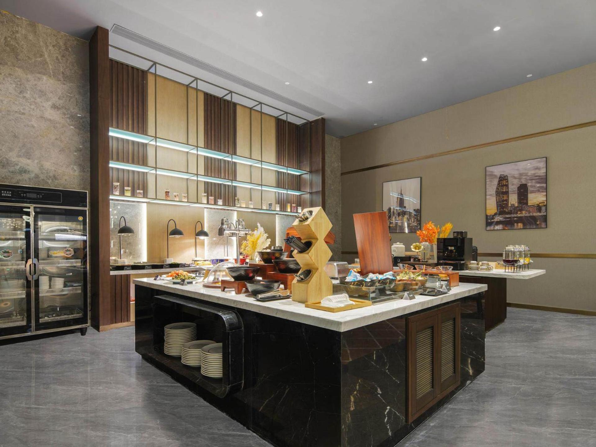 Park Inn By Radisson Nanchong Yilong Star City Plaza Bagian luar foto