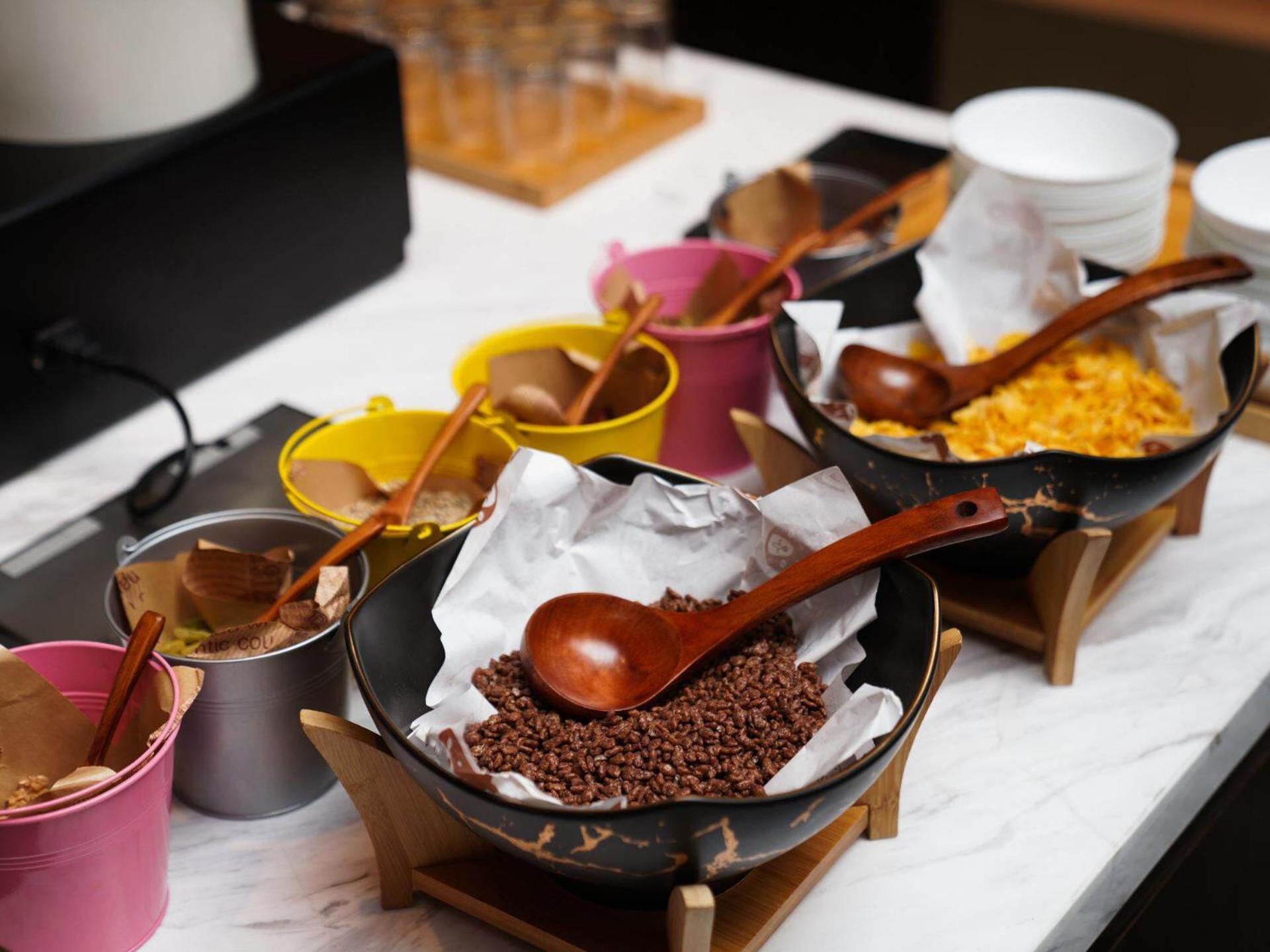 Park Inn By Radisson Nanchong Yilong Star City Plaza Bagian luar foto