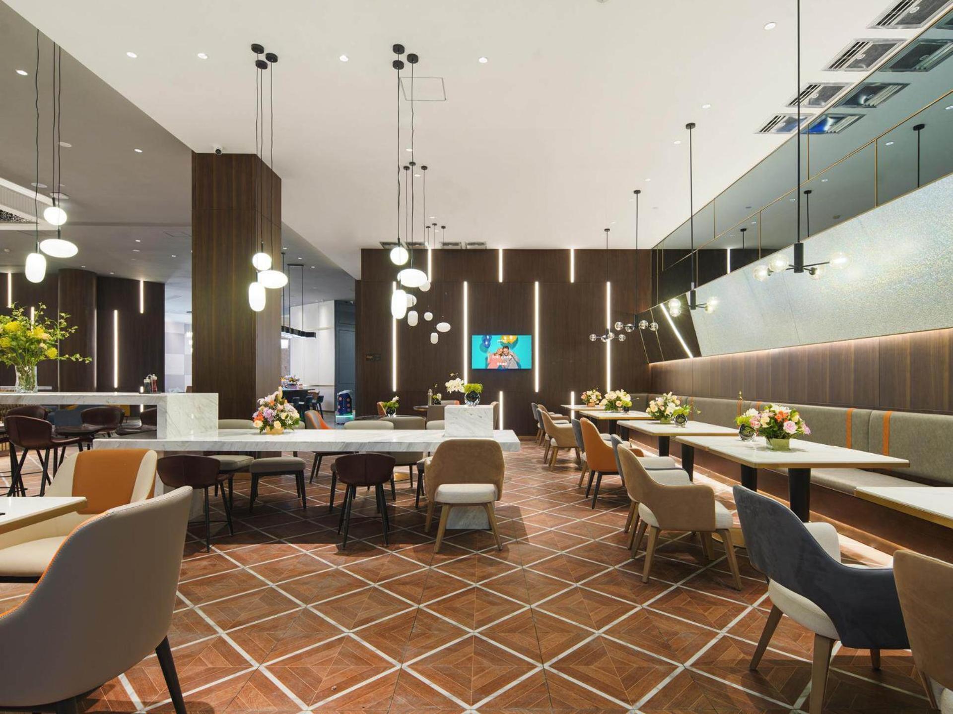 Park Inn By Radisson Nanchong Yilong Star City Plaza Bagian luar foto