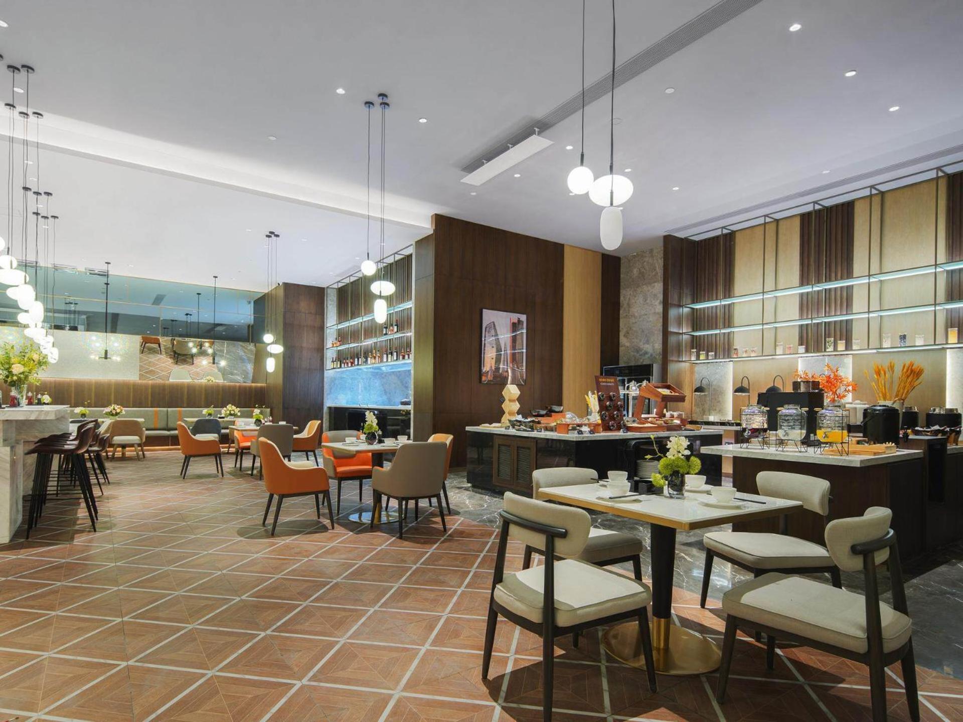 Park Inn By Radisson Nanchong Yilong Star City Plaza Bagian luar foto